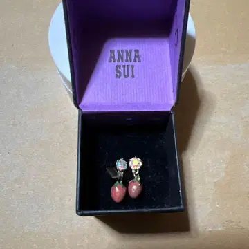 안나수이 딸기 스트로베리 귀걸이