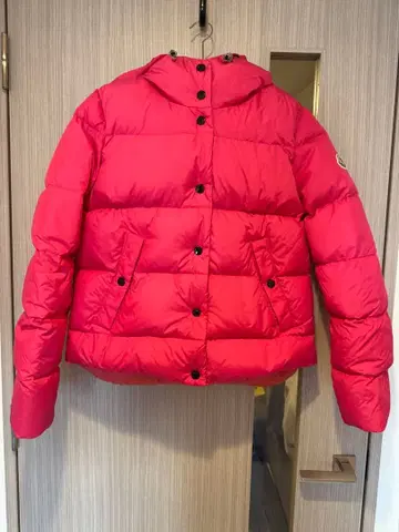[ 새상품급 ] Moncler 후드 부착 다운 자켓 핑크