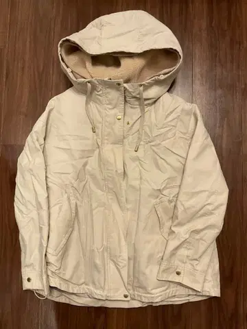 아이보리 플리스 안감 부착 점퍼