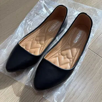 블랙 스틸레토 플랫슈즈