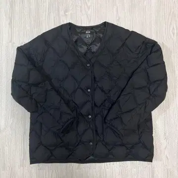 유니클로 울트라 라이트 다운 릴랙스 자켓 L 사이즈 블랙