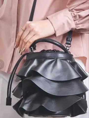 새상품급 UNITED ARROWS 유나이티드 애로우즈 프릴 버킷 블랙