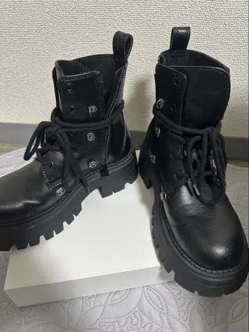 ZARA 블랙 가죽 밀리터리 부츠