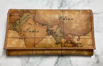 새상품 PRIMA CLASSE 플리마클라세 지도 도안 이단 장지갑