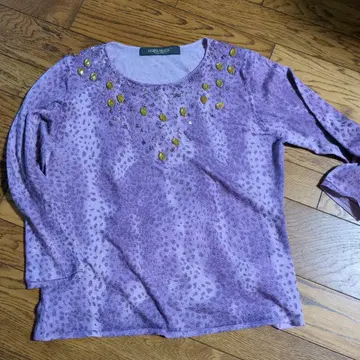 마리나 린나르디의 연보라 레오파드 무늬 스웨터