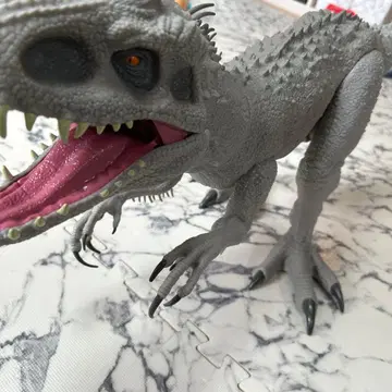 인도미누스 렉스 전체 길이 94cm