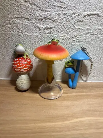 버섯과 청개구리 캡슐 토이 3개 세트