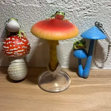 버섯과 청개구리 캡슐 토이 3개 세트