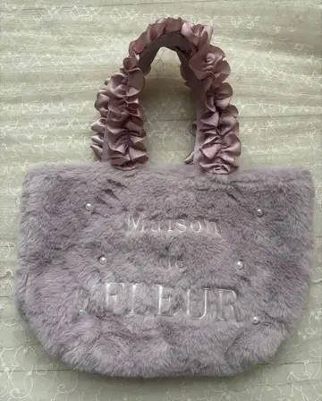 메종 드 풀르 토트백 메모리얼 퍼 펄 프릴 핑크