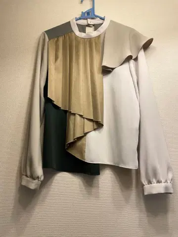 UNITED TOKYO 비대칭 블라우스