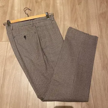 브라운 체크 무늬 슬랙스