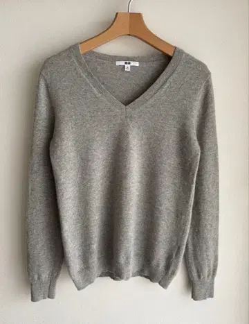 [ 새상품급 ] UNIQLO 캐시미어 100% 스웨터 그레이 L