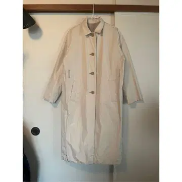 베이지 버튼 롱 코트