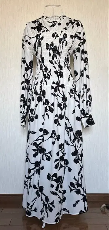 [ 미착용 새상품 ] AKTE 꽃무늬 원피스