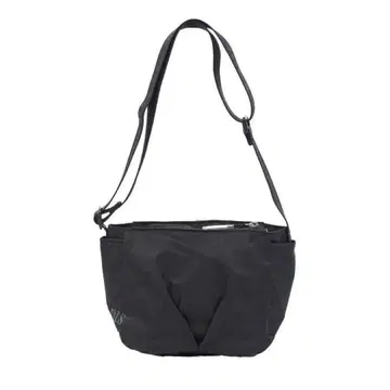 NOMADIS 블랙 숄더백