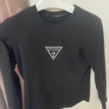 GUESS 블랙 긴팔 상의