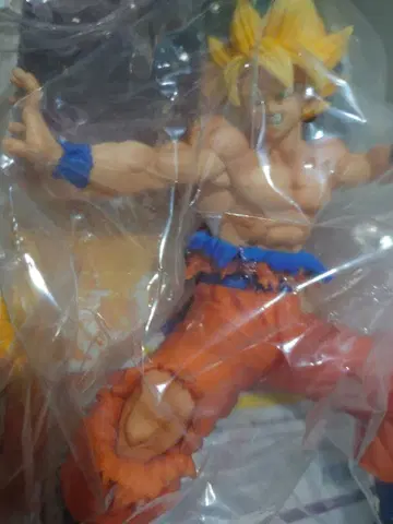 DragonBallZ Super Saiyan Son Goku Figure