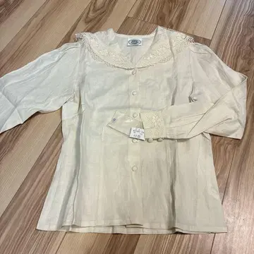 [ 새상품 ] Laura Ashley 레이스 옷깃 화이트 블라우스