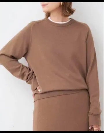 두지엠 클라세 WISH 라운드넥 니트