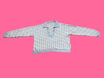 null. 여성용 파랑과 크림 다이아몬드 무늬 스웨터