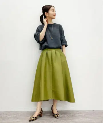 IENA 더블 새틴 턱 플레어 스커트 카키 36