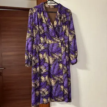 맞춤 보라색 잎 패턴 랩 원피스