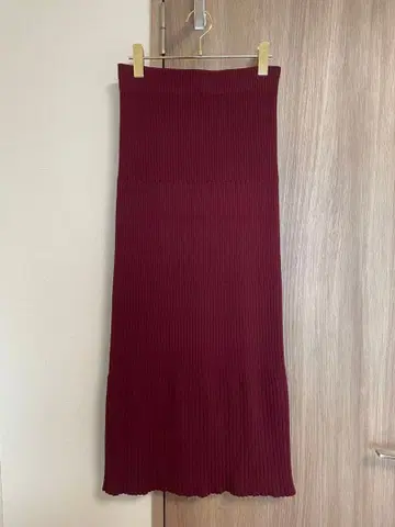 NOBLE 리브 니트 타이트 스커트 보르도