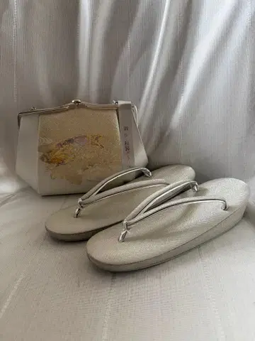 예복용 조리와 백 세트