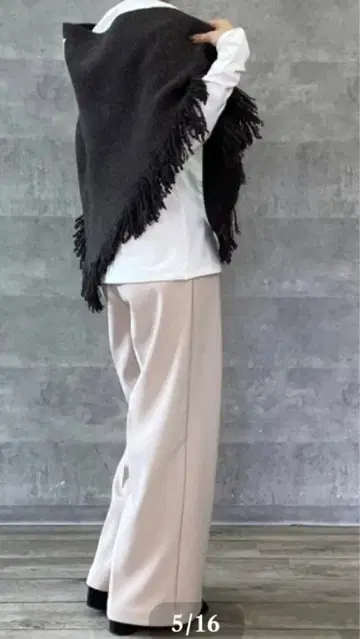 [ 새상품 ] 안나 리 삼각형 머플러