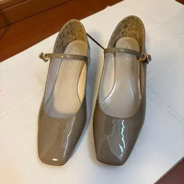 베이지 스트랩 힐