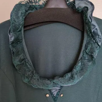 레이스가 포인트인 티셔츠