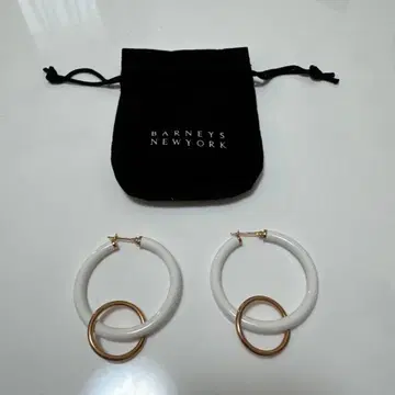 BARNEYS NEW YORK 후프 귀걸이 화이트