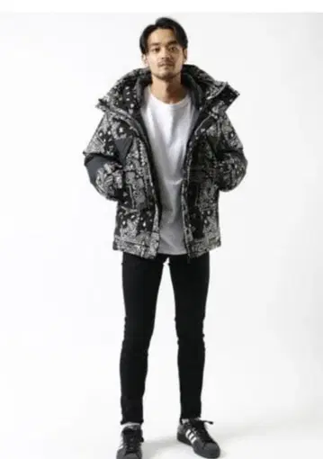 퍼스트 다운 반다나 페이즐리 무늬 다운 자켓 S