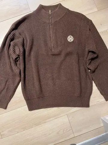 9090 브라운 하프 지퍼 니트