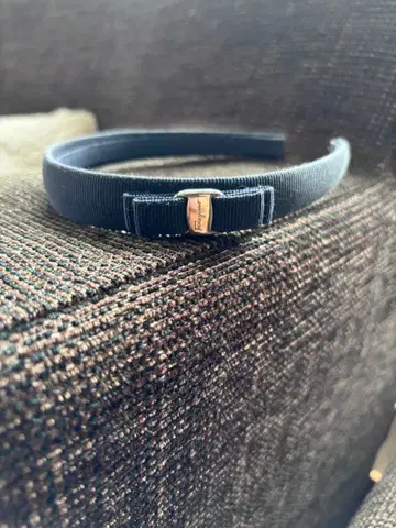 네이비 리본 포함 헤어밴드