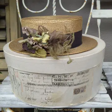 앤티크 베이지 스트로 햇 꽃 장식 포함