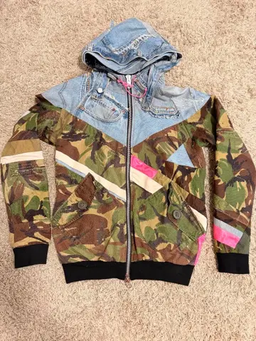 VINTI ANDREWS 카모플라쥬 패턴 데님 자켓