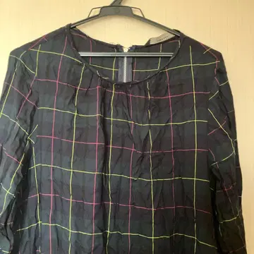 체크 무늬 프릴 긴팔 셔츠