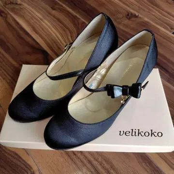 velikoko 블랙 새틴 리본 펌프스