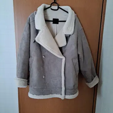 KBF 무스탕풍 더블 브레스트 코트 L 사이즈 그레이