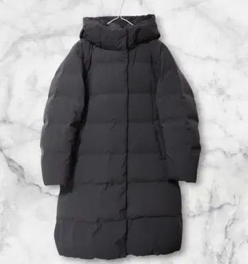 UNIQLO 심리스 다운 롱 코트 2024 M 사이즈 블랙