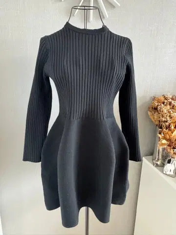 Mila Owen 구축 실루엣 페플럼 니트 튜닉 BLK 블랙