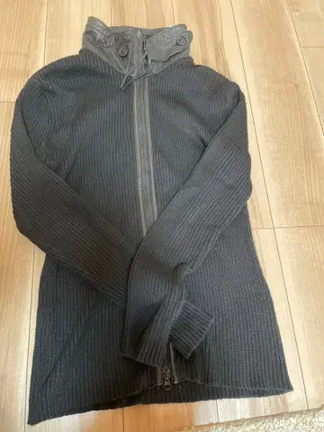 AVIREX 블랙 가죽 느낌 니트