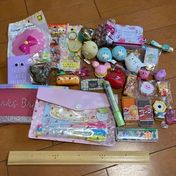 귀여운 캐릭터 굿즈 세트