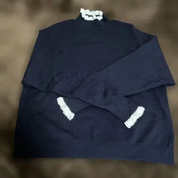 비어즐리 프릴 장식 네이비 니트 스웨터