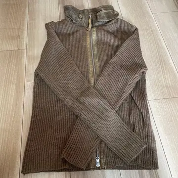 AVIREX 브라운 카라 부착 니트 스웨터 L 사이즈