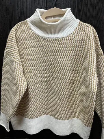 새상품 스튜디오 클립 베이지 화이트 터틀넥 니트