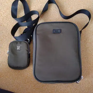 올리브 그린 숄더백