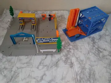 [ 당일 발송 즉시 구매 OK ] 토미카 세차장 오토 입체 주차장 세트