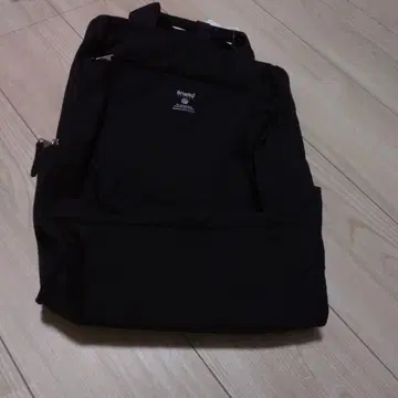 아네로 백팩 다크 블랙